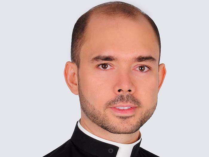 Padre Carlos Henrique Alves Resende
