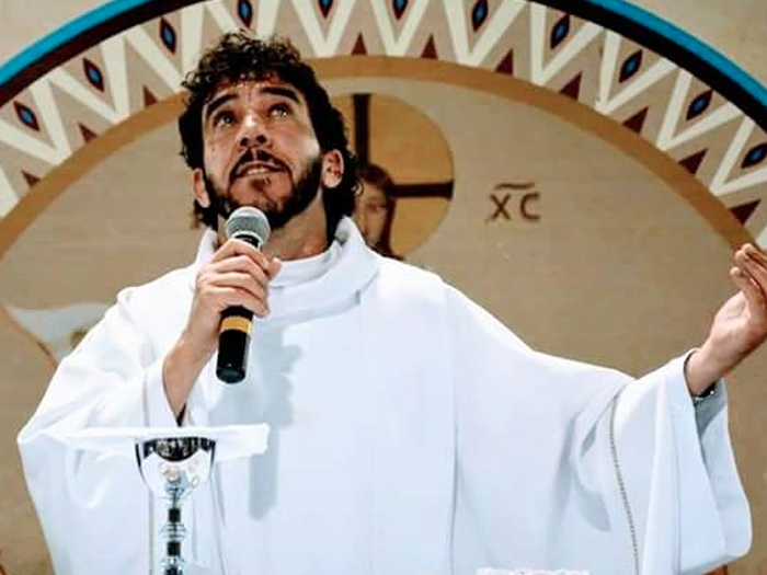 Padre Enildo Antônio Silva