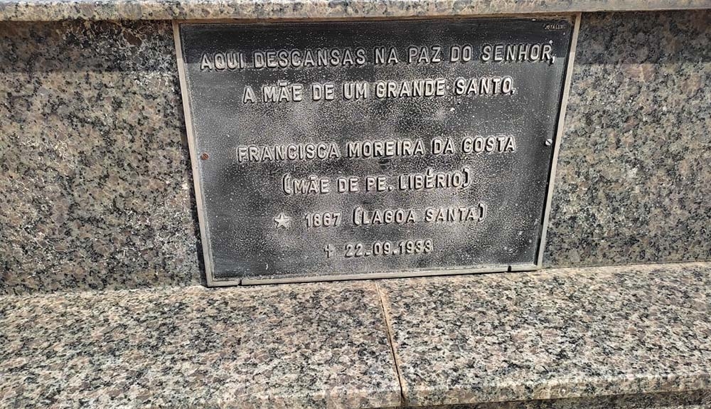 Foto de Mãe do Servo de Deus Padre Libério encontra-se sepultada em São José da Varginha