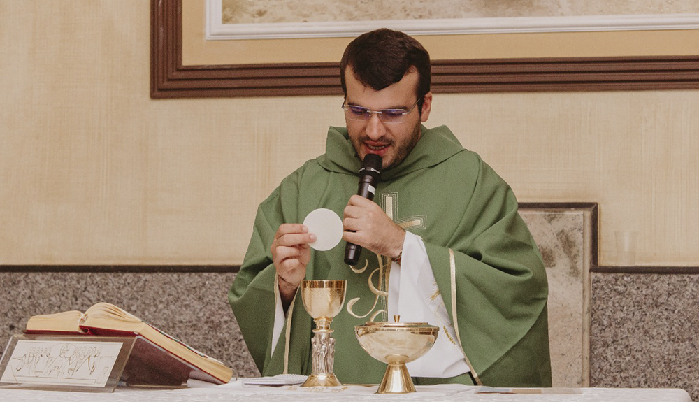 Foto de Padre Maurício Sangaletti é apresentado como novo Vigário Paroquial da Paróquia de Santo Antônio, em Igarapé