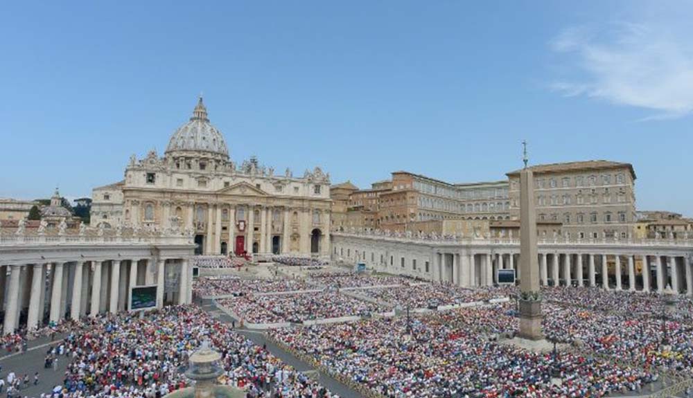 Foto de Papa promulga a Constituição Apostólica Praedicate evangelium sobre a Cúria Romana