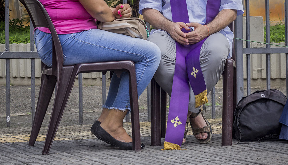 Foto de Diocese de Divinópolis realiza terceiro mutirão de Confissão para os Surdos