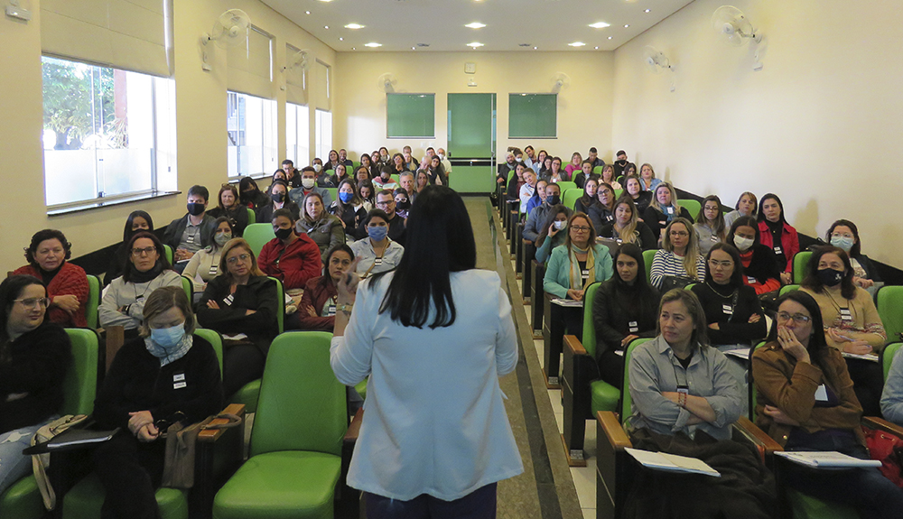 Foto de Secretários e secretária das paróquias da Diocese de Divinópolis participaram de um dia de treinamento