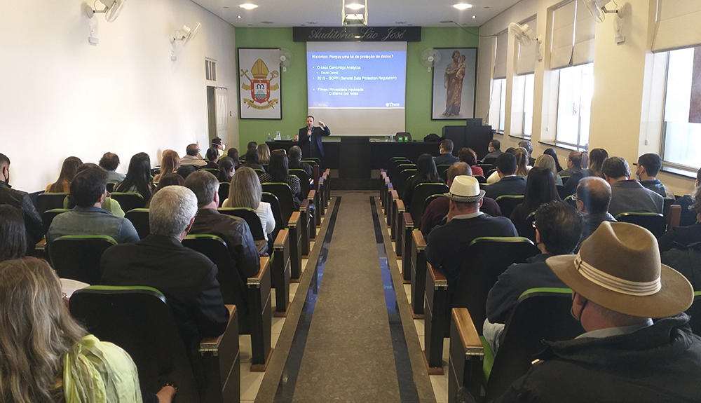 Foto de Theòs Sistemas Eclesiais ministra treinamento para as Paróquias da Diocese de Divinópolis