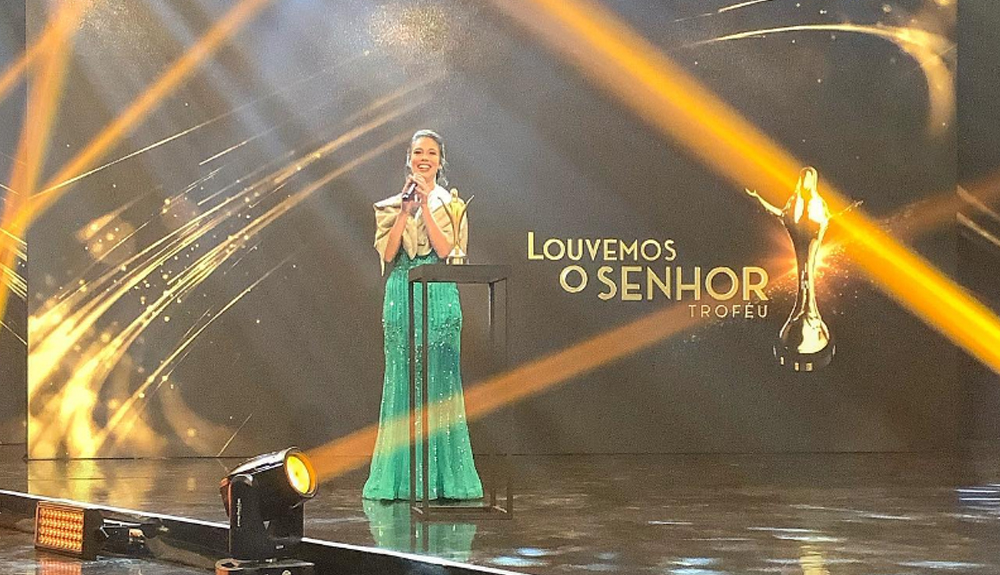 Foto de Itaunense Gisele Faria ganhou o Troféu Louvemos como ‘Cantora Solo do Ano’