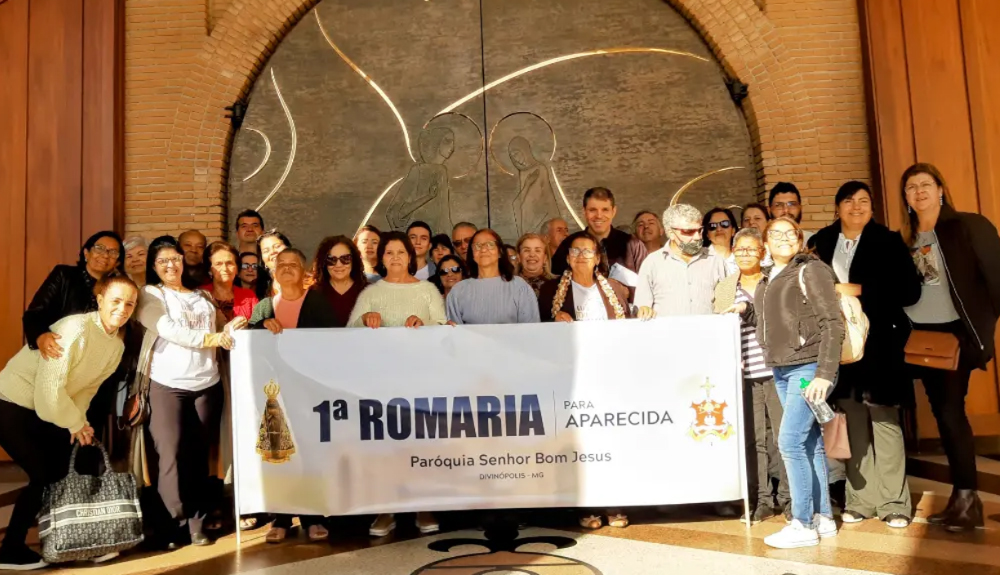 Foto de Paróquia do Senhor Bom Jesus, de Divinópolis, promoveu uma Romaria à casa da Mãe Aparecida