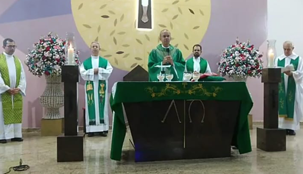 Foto de Domingo da Palavra de Deus foi celebrado na Paróquia de Nossa Senhora das Dores, em Divinópolis