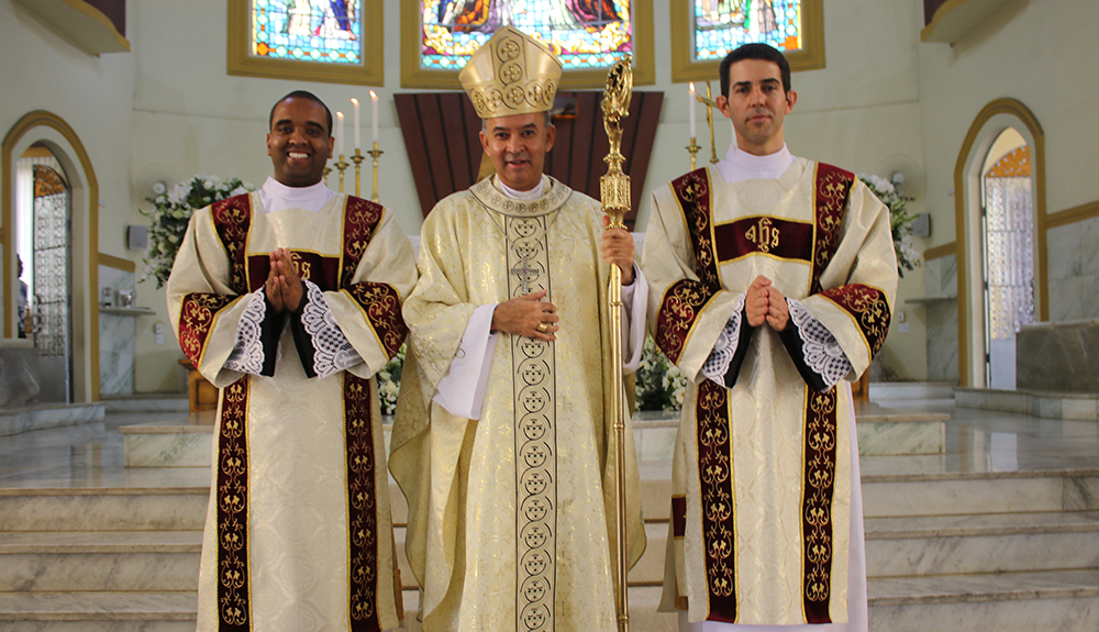 Foto de Anderson da Fonseca e Bruno Henrique foram ordenados Diáconos