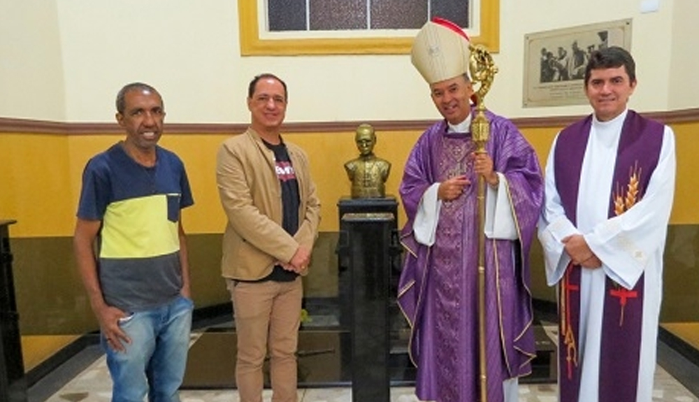 Foto de Prefeitura de Divinópolis entregou busto de Dom Cristiano restaurado à Diocese de Divinópolis