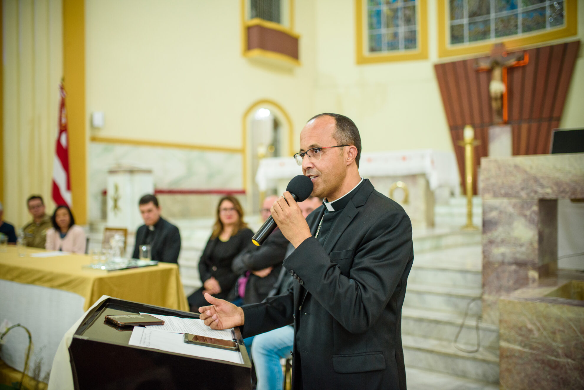 Foto de Dom Geovane Luís se encontra com o Povo de Deus, na Catedral Diocesana