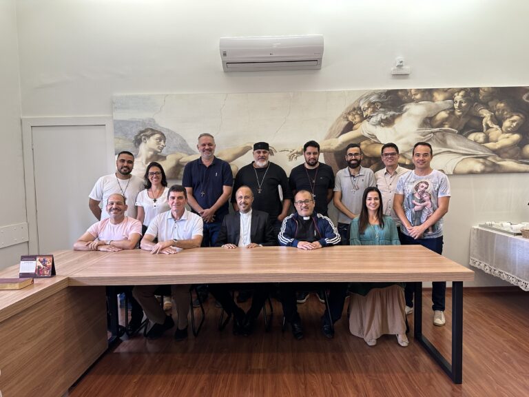 Foto de Dom Geovane se reúne com as Novas Comunidades