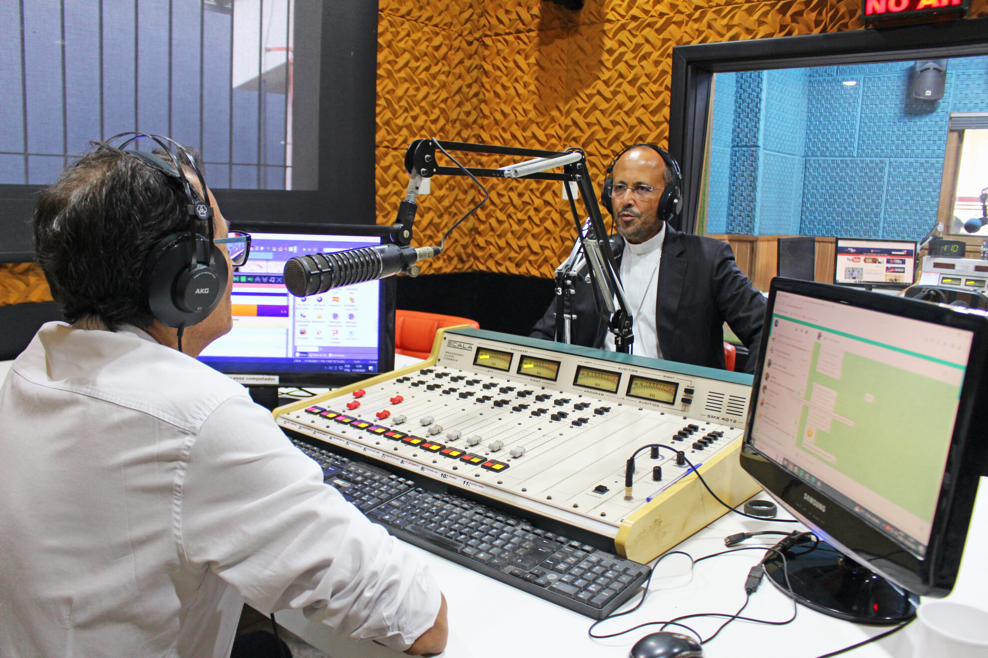 Foto de Rádios Santa Cruz e Stilo FM recebem visita de Dom Geovane Luís