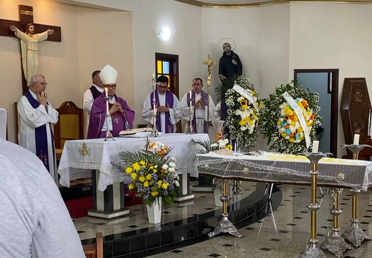 Foto de Irmãos hospitaleiros se despedem de Padre Cassimiro Ferreira
