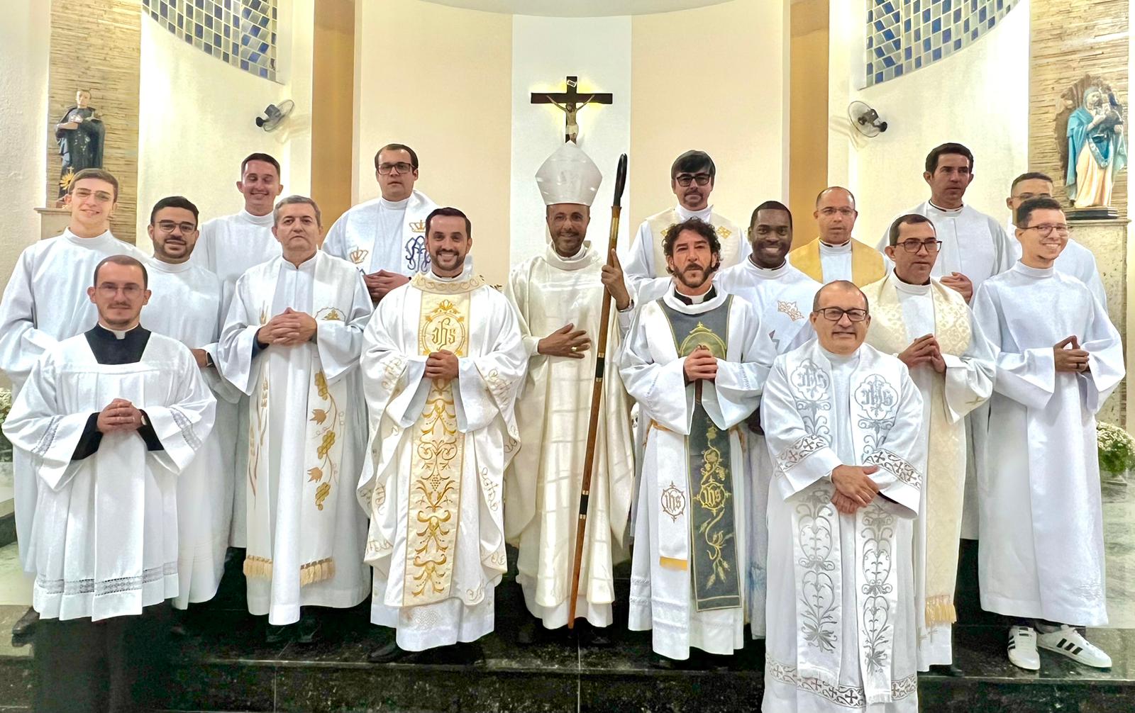 Foto de Padre Helton e Padre Enildo Antônio iniciam seu ministério na Paróquia São Geraldo, em Nova Serrana