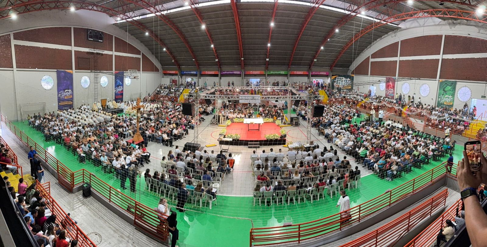 Foto de Abertura do Ano Santo reúne centenas de fiéis em Divinópolis