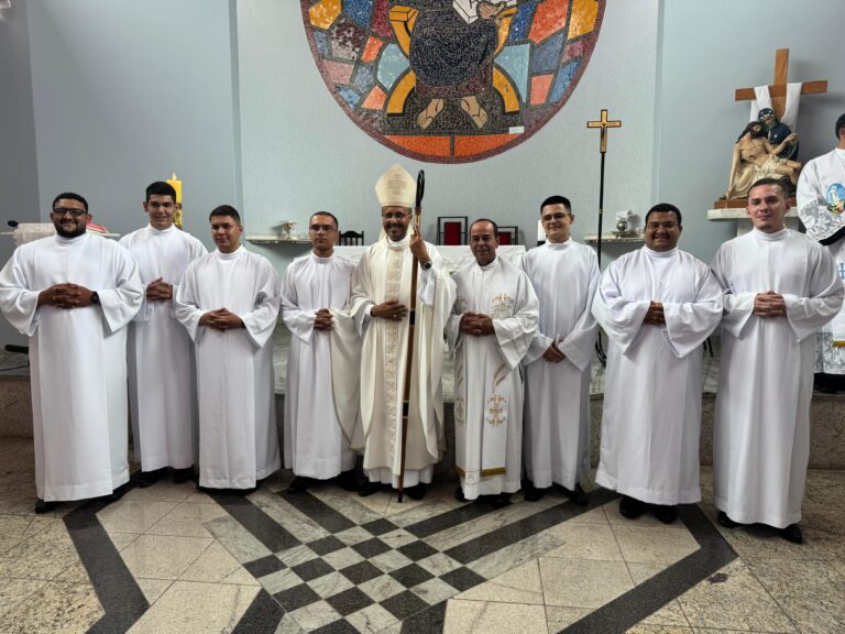 Foto de Seminaristas da etapa do Propedêutico são apresentados em missa celebrada pelo bispo Dom Geovane