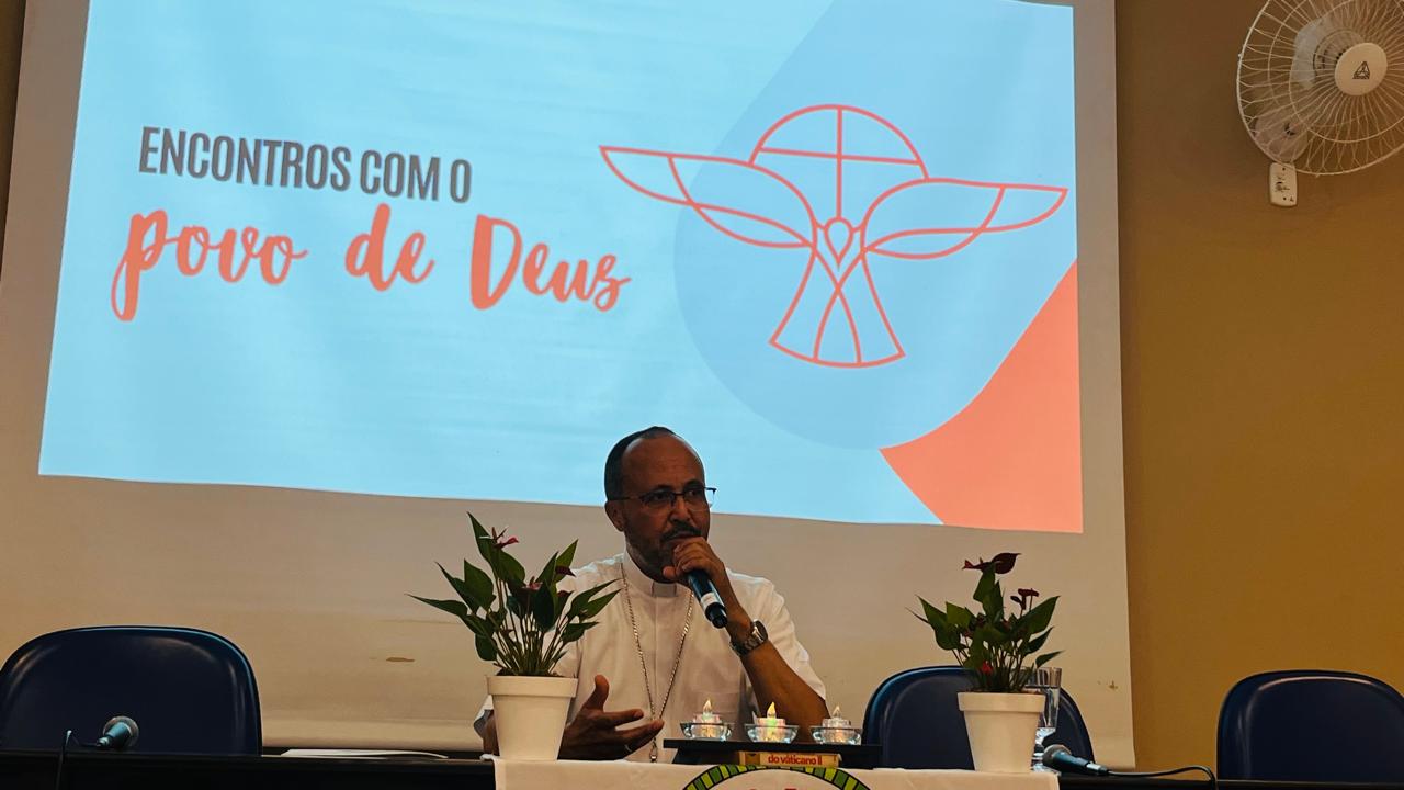 Foto de Dom Geovane participa do Encontro com o Povo de Deus do Conselho Diocesano de Leigos