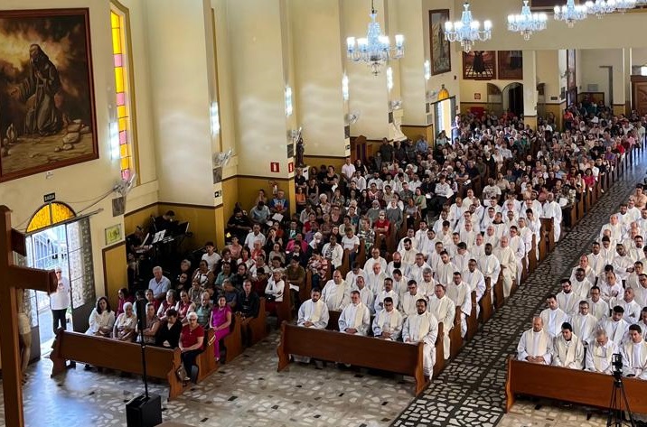 Foto de Cerca de 80 padres renovaram as promessas da ordenação na Missa da Unidade